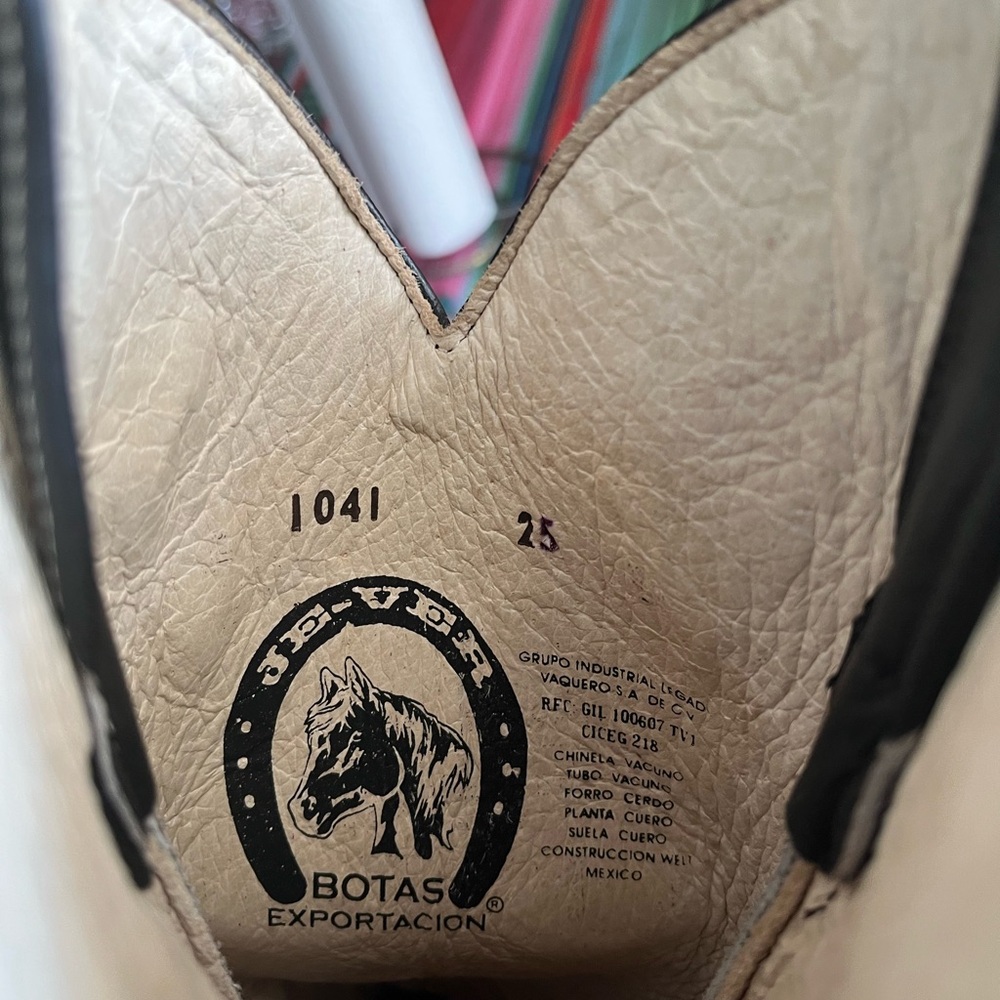 Barely used boots - Picture 5 of 6